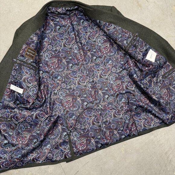 Green Textured Suit with Notched Lapels - Picture 9 of 14